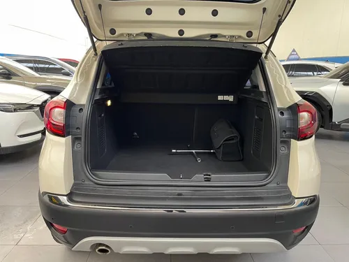 Renault Captur Intens at