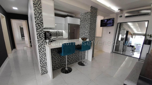 Hernoso Apartamento Totalmente Remodelado En Los Chaguaramos, Codg Mas 25-16702