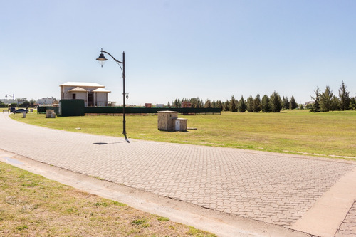 Imagen 2 de 14 de Venta De Lote En Sector Golf, La Providencia Canning