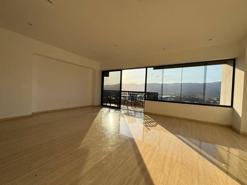 Venta De Apartamento, Altos De Guataparo, Edificio La Defense Cod 271147