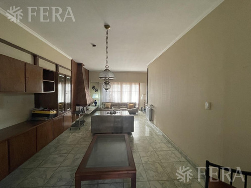 Imagen 5 de 17 de Venta Casa 4 Ambientes Con Cochera, Quincho Y Fondo Libre Con Piscina En Don Bosco (30983)