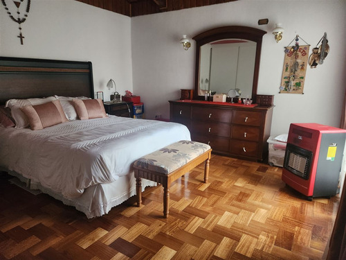 Casa En Venta De 9 Dorm. En Concepción