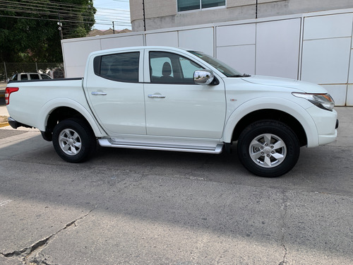 Mitsubishi L200 2.4 Cabina Doble 4x2 Mt