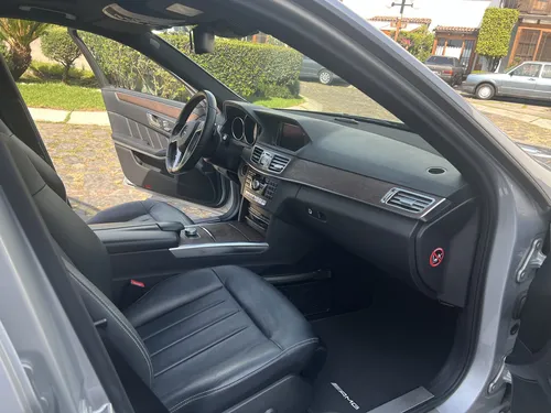 Mercedes Benz E400 Sedan