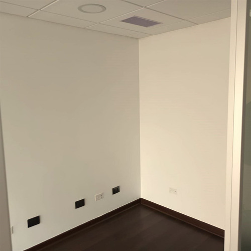 Oficina En Arriendo 2p/1r/1b/1e. Distrito Estoril/las Condes
