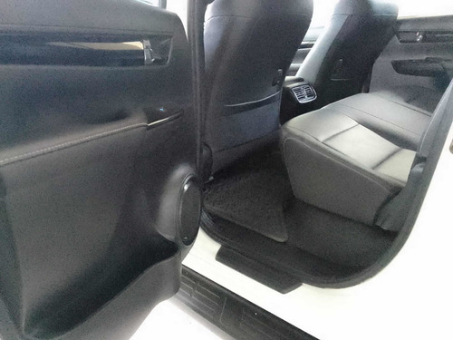 Imagen 15 de 24 de Toyota Hilux 2020 2.8 Cd Srx 177cv 4x4 At