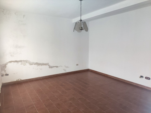 Venta/ Casa/ 332terreno-125,60construccion/ 5h-3b