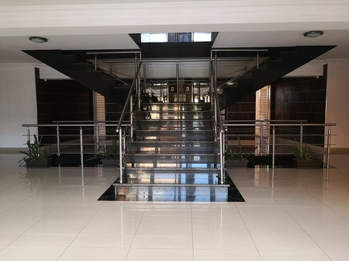 Imagen 3 de 14 de Si Has Soñado Con Mudarte A Vivir O Invertir En Uno De Los Edificios Mas Exclusivos De Puerto Ordaz, Esta Es Tu Oportunidad. Venta De Apartamento En Resd. Braga Park