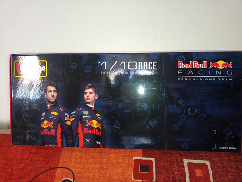 Burago Auto Red Bull F1 Rb13 #33 Max Verstappen 1:18 (2017) Negro (Usado)