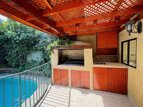 Casa En Arriendo De 5 Dorm. En Huechuraba