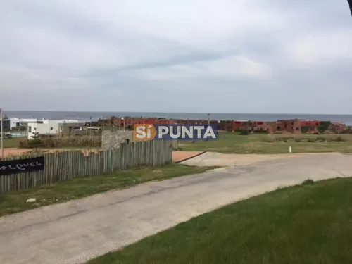 Terreno Con Una Ubicacion Espectacular Frente A La Plaza Donde Esta El Chorro Y Frente Al Complejo De Terrazas.
