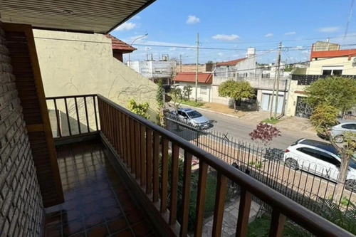 Casa En Venta - 4 Dormitorios 4 Baños - Cocheras - 330mts2 - La Matanza