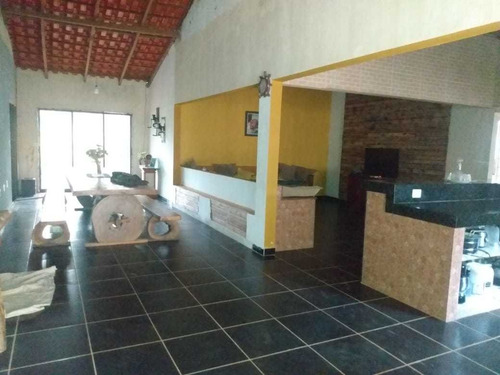 Imagem 3 de 14 de Vende-se Uma Linda Chácara,com Piscina E Rio Nos Fundos.