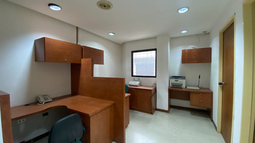 Edificio Comercial En Venta. Bello Monte-el Recreo. 710 M2. 3 Puestos Techados. Listo Para Mudarse!