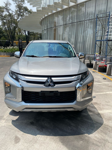 Mitsubishi L200 2.4 Cabina Doble 4x2 Mt