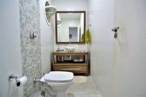 Imagem 19 de 30 de Casa De 500 M² De Área Construída Com Vista E Acesso Exclusivo Para O Mar! - 4647