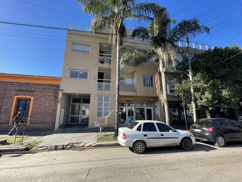 Imagen 2 de 5 de Venta Edificio Con Departamentos 2 Ambientes Y Local Comercial - Moreno Centro