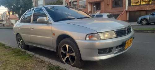 Mitsubishi Lancer 1.3 Gl 5 p