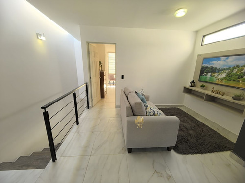 Casa Nueva En Zaru, Querétaro Moderno Con 3 Recámaras, Tv Y Jardín Central