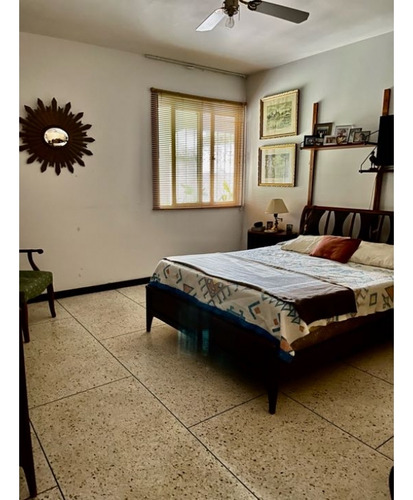 Vendo Casa 430m2 4h+s/4.5b/6p Santa Paula 4462