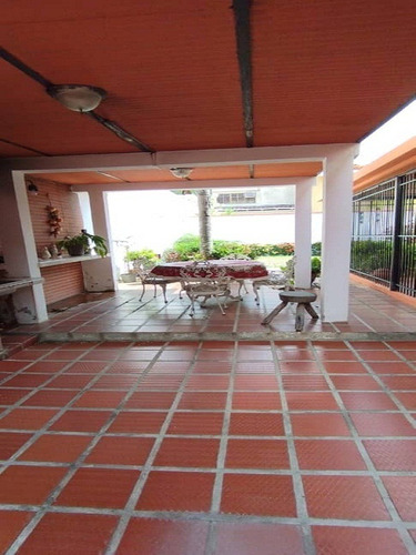 Lm Vende Casaquinta En Urb. Parque Trigal. Trigal Centro, Valencia.