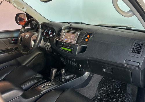 Toyota Hilux SW4 3.0 Srv Cuero 171cv 4x4 5at