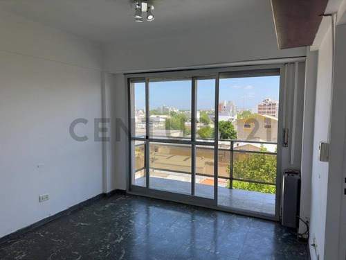 Amplio Monoambiente Con Balcon A La Calle Zona Macrocentro Id 79146