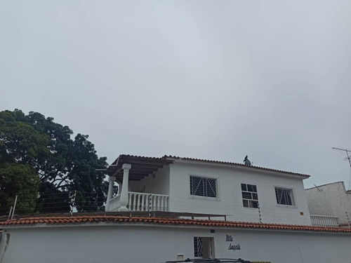 Venta Comoda Casa En La Urbanizacion Vista Alegre    Bv