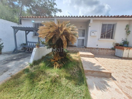 %%raiza Suarez Vende Espectacular Casa En Bella Y Privada Urbanización De Cabudare,- 2 4 1 3 5 3 8-, Hermosa Casa, Armoniosa Distribución, Hermosos Espacios, Posee Tanque Subterráneo, Vigilancia