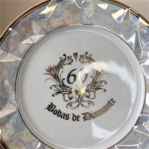 Imagem 4 de 6 de Prato Relevo Bodas De Diamante 60 Anos De Casamento 27,5cm