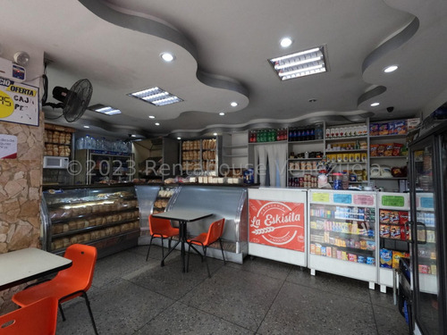Raiza Suárez Vende Excelente Local Comercial Ubicado Parroquia Concepción 2 4 1 1 5 9 4 Posee 82mts, 1 Baño Luz Vitrifica, 2 Puestos De Estacionamiento.