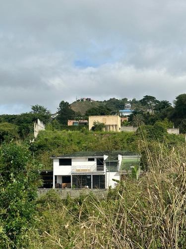 Se Vende Parcela Parcialmente Plana En Bosque De La Laguita Vi Mls #24-14479
