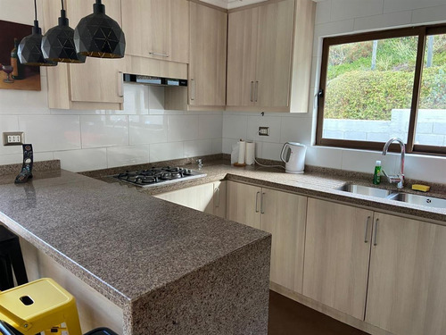 Cómoda Casa En Venta De 3 Dorm. Más Cabaña Olmue