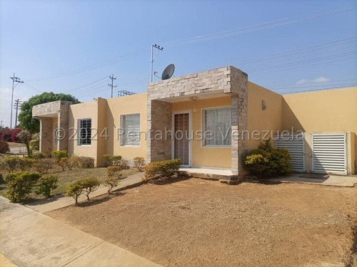 ** Y/m Bonita Casa En Venta Con Moderna Cocina, Tanque Subterráneo, Vigilancia Amoblada En La Piedad-cabudare-lara Cod Flex # 24-16917 Oportunidad $$$*-/