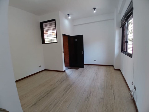 Se Alquila Apartamento 85.70m2 Santa Eduvigis 9420