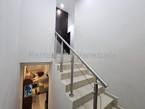 Elim Ojeda Vende Elegante Casa Con Finos Acabados Y Un Gran Confort Ubicada En La Urbanizacion Villa Paris Cabudare,lara