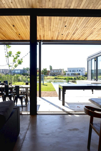 Casa En Alquiler En El Cantón, De Diseño Y Amoblada