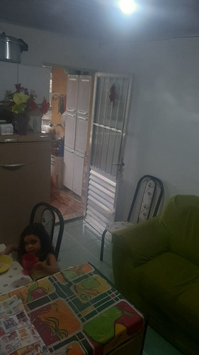 Casa 2 Quartos Cozinha Varanda Sem Garagem