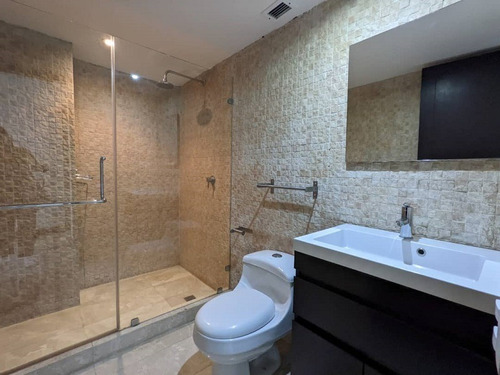 Imagen 20 de 20 de En Alquiler Bello Apartamento Las Mesetas 210 M2