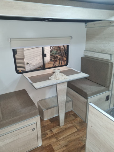 Casa Rodante Por 4,00 X 2,00 X 1,83 Interior