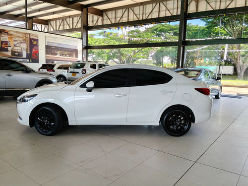 Mazda 2 1.5 Touring Sedan