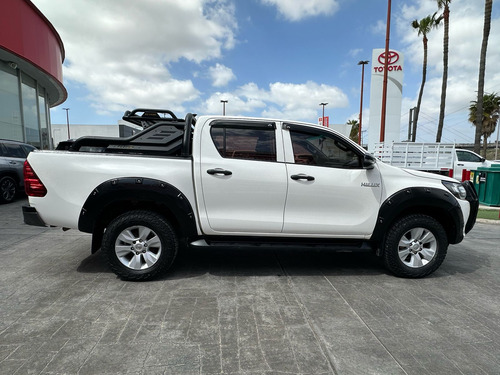 Toyota Hilux 2.7 Cabina Doble Sr Mt