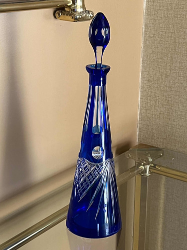 Botella Licorera En Cristal De Bohemia Azul Cobalto.