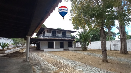 Re/max 2mil Vende Casa Estilo Colonial En Los Robles, Mun. Maneiro, Isla De Margarita, Edo. Nueva Esparta