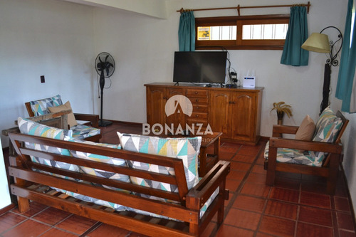 Piriápolis, Playa Hermosa. Casa En Venta A 200 Metros De La Playa. Padrón Único, 4 Dormitorios, 2 Baños