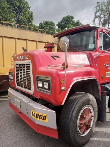 Imagen 2 de 16 de Mack R-600 Chuto