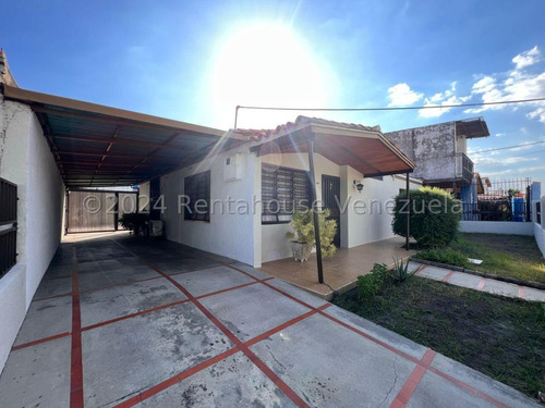 Casa En Venta En Los Samanes Maracay Aragua 24-16926 Irrr