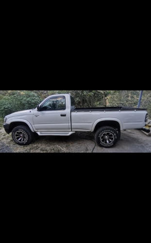 Imagen 2 de 4 de Toyota Hilux 2.8