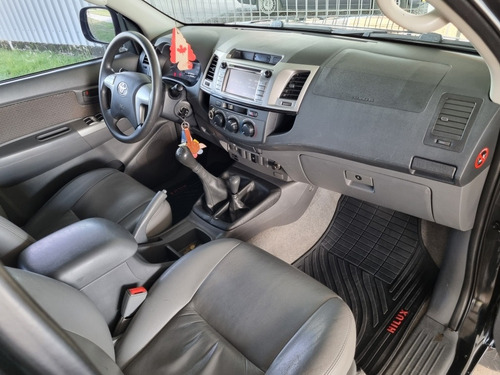 Imagen 15 de 21 de Toyota Hilux 2013 2.7 Cd Srv Vvti 4x4 Cuero