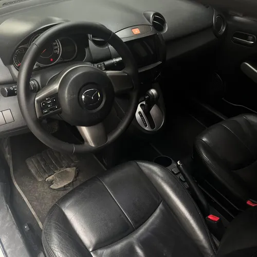 Mazda 2 Hb At 1.5cc 2015